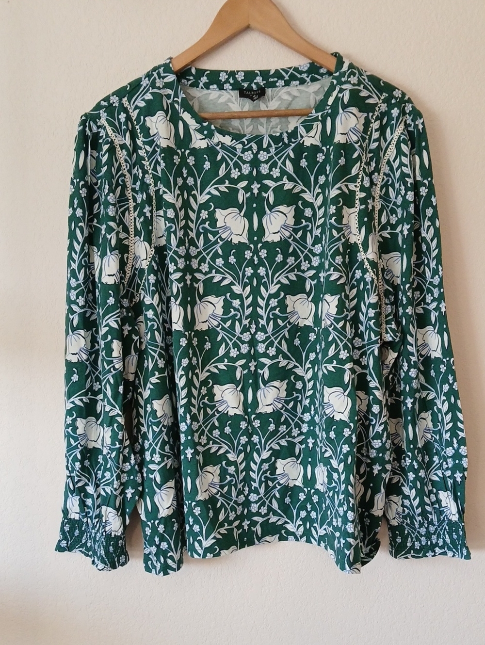 Talbots Green Floral Plus Size Top With Elastic Cuffs